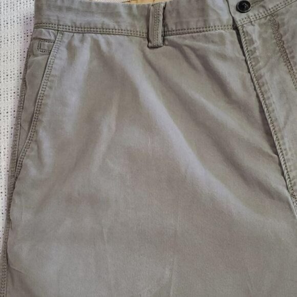 Tommy Bahama Embroidered Logo High Rise Green-Khaki Sz 38 Shorts w Pockets - Picture 4 of 15